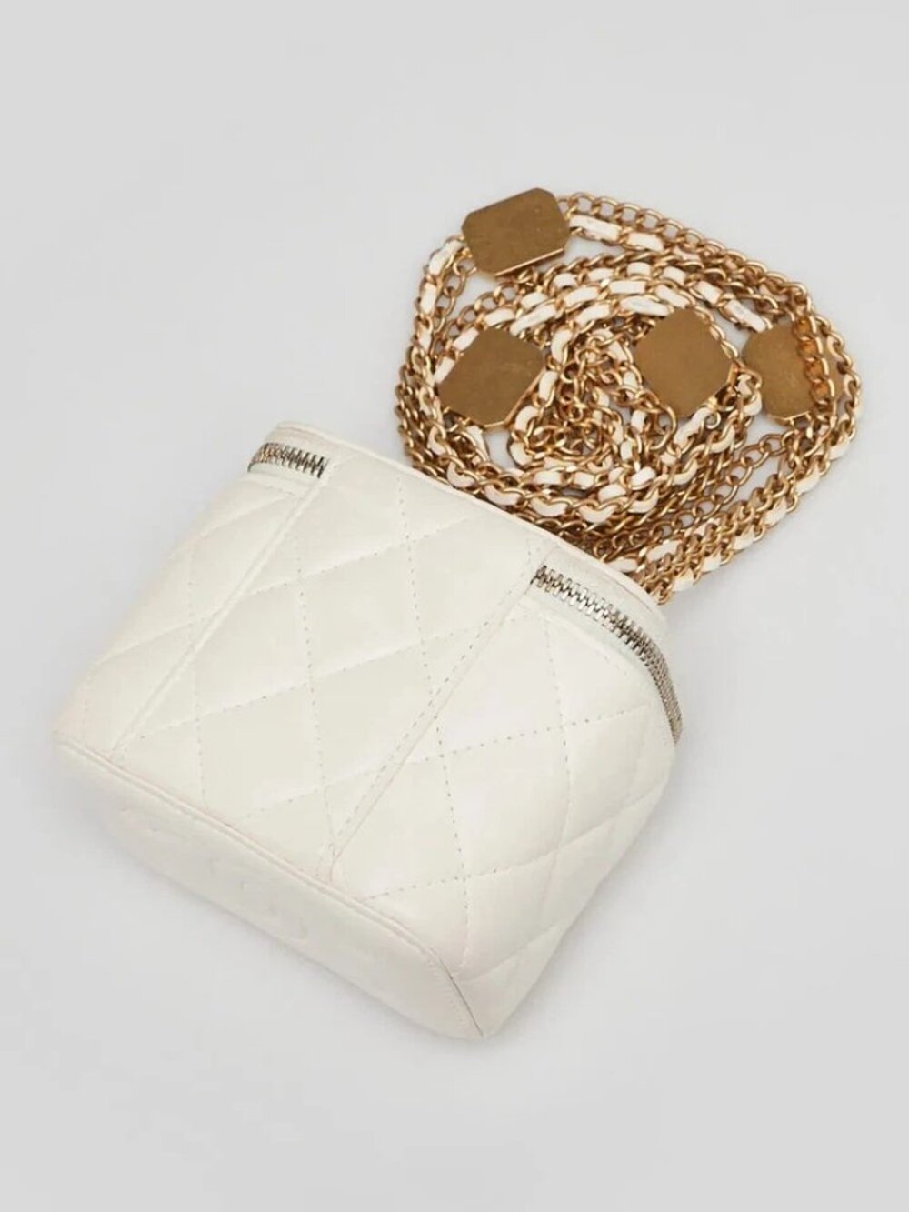 Chanel White Quilted Lambskin Mini Vanity Case With CC Chain Bag - Picture 3 of 12